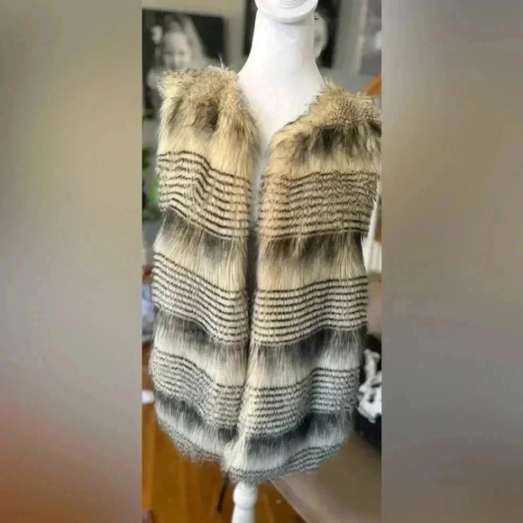 Gibson Latimer Faux Fur Vest - Picture 1 of 8